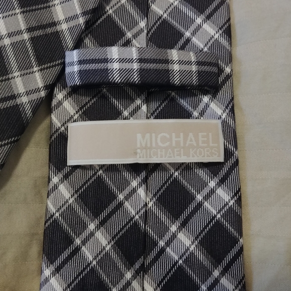 Mens Michael Kors Silk Tie - Picture 3 of 4